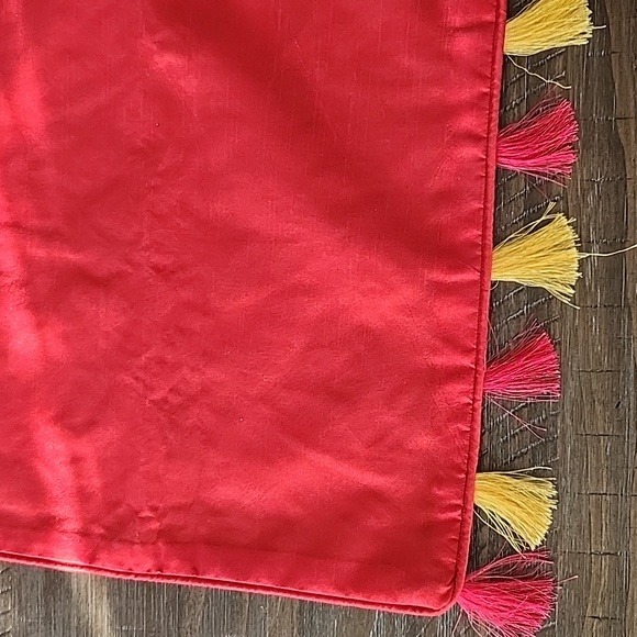 NWOT hand embroidered table runner. - Picture 5 of 5